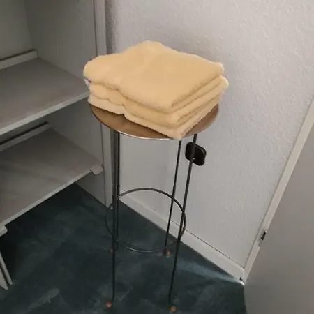 Zimmer-mit-bueroausstattung Πανσιόν
