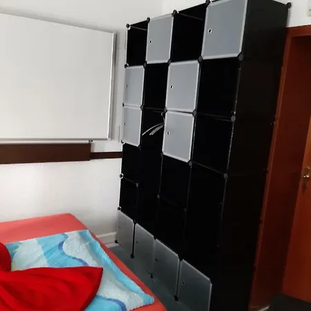 Zimmer-mit-bueroausstattung