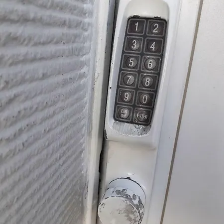Zimmer-mit-bueroausstattung