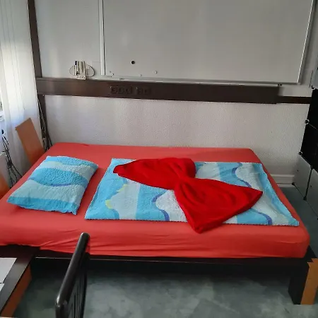 Zimmer-mit-bueroausstattung *